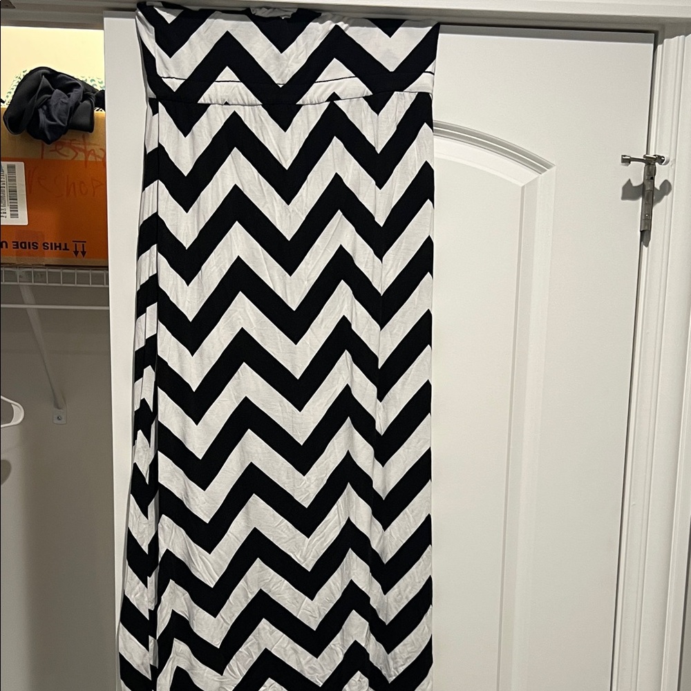 a.n.a Black and White Zigzag Maxi Skirt